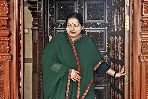 ஜெயலலிதா மரணம்: ஓய்வு பெற்ற நீதிபதி ஆறுமுகசாமி தலைமையில் விசாரணை ஆணையம் அமைப்பு