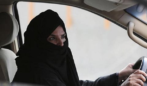 பெண்கள் கார் ஓட்ட அனுமதி அளித்து சவுதி அரசர் உத்தரவு