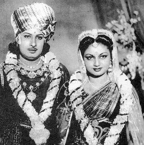 வேட்டையாடு விளையாடு 2: நாடறிந்த நட்சத்திரக் காதல்