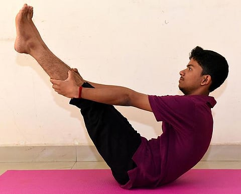 வயிறு, இடுப்பை வலுவாக்கும் படகு ஆசனம்