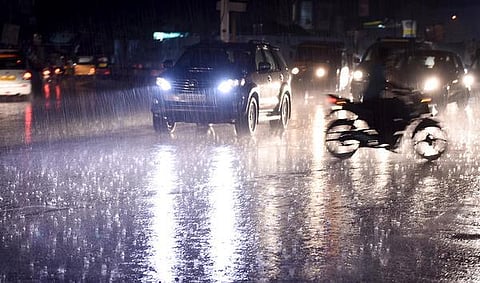 தமிழகம், புதுச்சேரியில் 2 நாட்களுக்கு மிதமான மழை: சென்னை வானிலை ஆய்வு மையம்