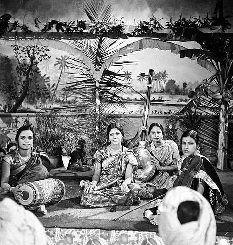 நீர்க்குமிழி: முதல் பின்னணிப் பாடகி