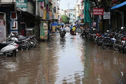 தத்தளிக்கும் சென்னை: காரணம் பருவமழையா? கண்டுகொள்ளாத அரசாங்கமா?
