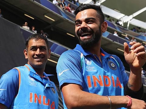 தோனியை மட்டும் தாக்குவதில் நியாயமில்லை: விமர்சகர்களுக்கு கோலி பதிலடி