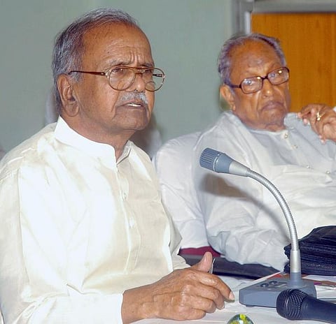 வீடு தேடிவந்த ஆசிரியர்!