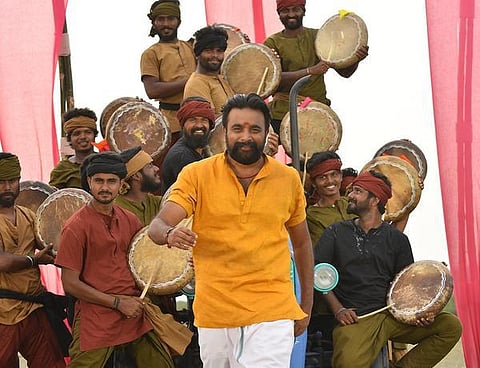 பாட்டிகள்தான் நம்ம வரலாறு! - சசிகுமார் பேட்டி