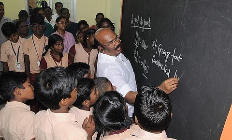 புனித ஜார்ஜ் கோட்டையை கட்டியது யார்? - மாணவர்களுக்கு பாடம் எடுத்த அமைச்சர் ஜெயக்குமார்