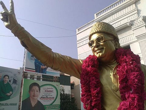 இரட்டை இலை சின்னத்தை ஈபிஎஸ் - ஓபிஎஸ் அணிக்கு ஒதுக்கியது ஏன்?- தேர்தல் ஆணையம்