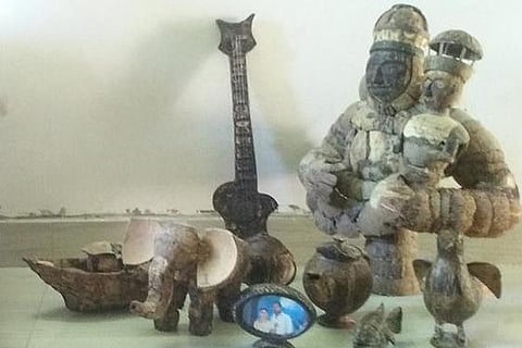 முள்ளிலே கலை வண்ணம் கண்டார்