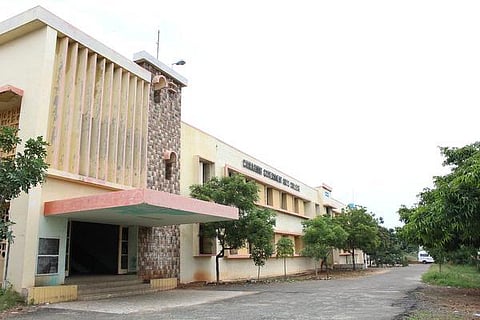 குளம் வெட்டி மரம் வளர்க்கும் மாணவர்கள்: இது திருப்பூர் சிக்கண்ணா கல்லூரி சிறப்பு