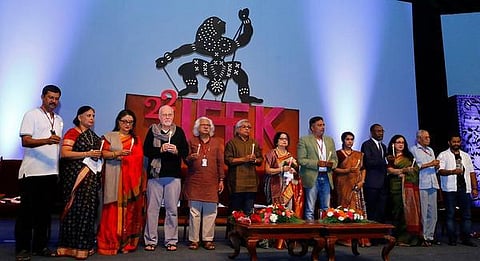 கேரள பட விழா: நள்ளிரவுத் திரையிடலும் வெளியேறிய துர்காவும்