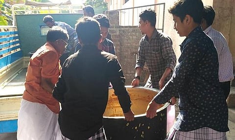 இல்லாதவர்களுக்கு இயன்றதெல்லாம் உதவும் தர்மம் செய்வோர் குழுமம்