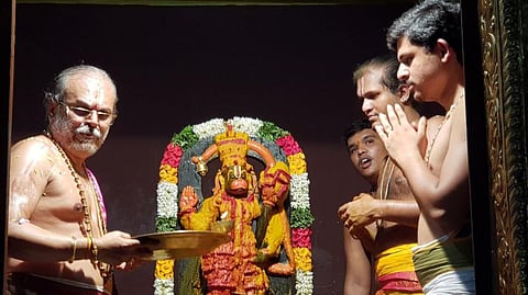 அனுமனுக்கு சந்தனக் காப்பு : சந்தான பாக்கியம் நிச்சயம்!