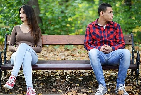 பிரேக்- அப் பாடம்: ஃபேஸ்புக்கில் காதல் டமாரம் நல்லதா?