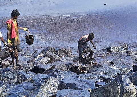 விடைபெறும் 2017: எண்ணெய் கடலும்… எரியும் நிலமும்!