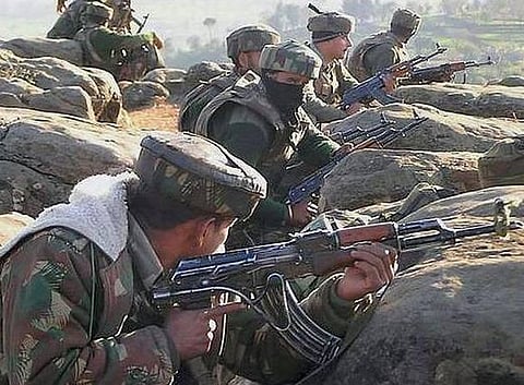 ஜம்மு-காஷ்மீரில் 2-வது நாளாக பாகிஸ்தான் அத்துமீறல்; குடியிருப்பு பகுதிகளில் ராக்கெட் வீசி தாக்குதல்: பொதுமக்கள் இருவர் பலி