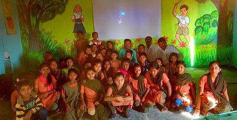 பள்ளிக்கூடம் காத்த இளைஞர்கள்!