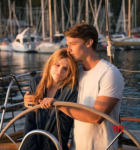 ஹாலிவுட் ஜன்னல்: காப்பாற்றுமா காதல் வெளிச்சம்?