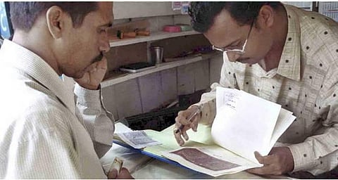 சொத்து வாங்குவதற்கு முன் சரிபார்க்க முக்கியமான 8 ஆவணங்கள்