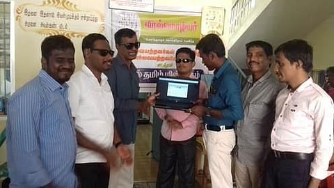 ‘விரல்மொழியர்’: கண் ஆக மாறிய மின்னிதழ்