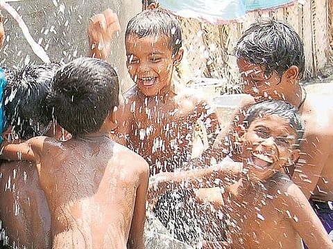 ஜோதிடம் அறிவோம்! 28 இதுதான்... இப்படித்தான்!
எந்தநாளில் எண்ணெய்தேய்த்து
குளிக்கணும் தெரியுமா?