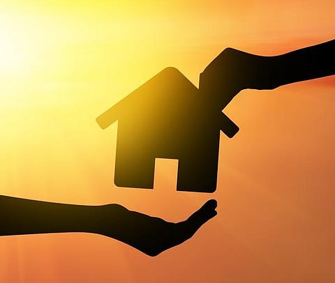 கடன் வீட்டை வாரிசுகளுக்கு மாற்றலாமா?