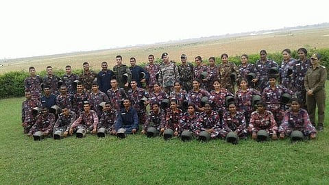 பறக்கும் பாவை: பாரா ஜம்பிங் பயிற்சியில் அசத்தல்