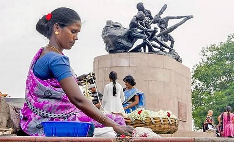 தொழிலாளர் உரிமைகளைப் பாதுகாக்க உறுதியேற்போம்: அரசியல் தலைவர்கள் மே தின வாழ்த்து