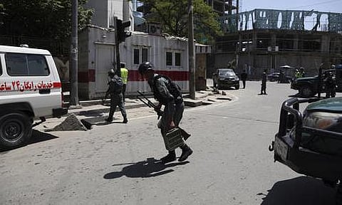 காபூலில் 3 இடங்களில் குண்டு வெடிப்பு: தீவிரவாதிகள் பயங்கர தாக்குதல்