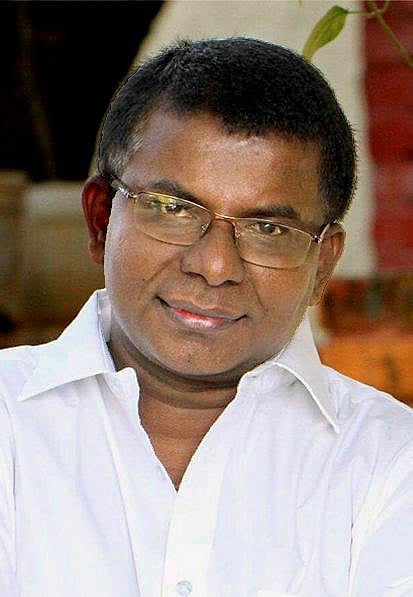 பிறர்க்கு உதவுவதே ஆனந்தம்: சத்தமில்லாமல் பத்தாண்டு சேவை