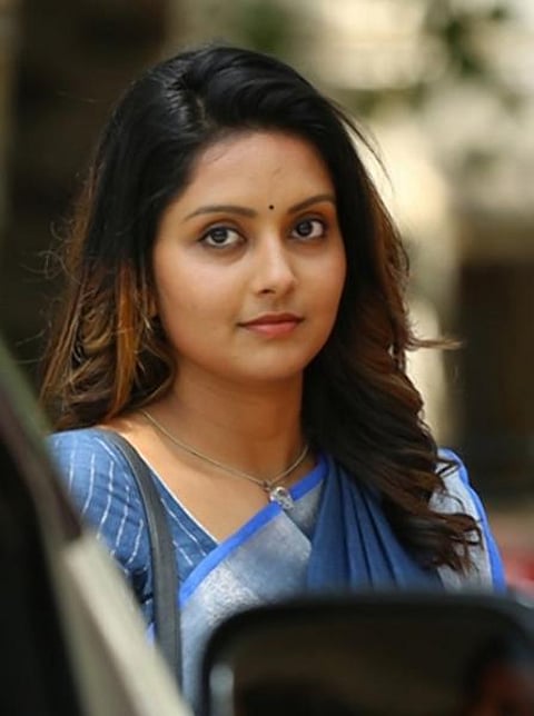 இரவுக்கு ஆயிரம் கண்கள்- விமர்சனம்