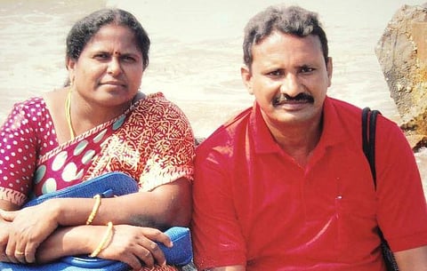 விபத்தில் மகன் இறந்த துக்கத்தில் பெற்றோர் தற்கொலை: அவிநாசியில் சோகம்