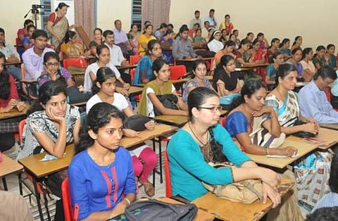 ஆசிரியர் பட்டயப் பயிற்சி முடித்தவர்களுக்கு வேலை இல்லையா? கடந்த 3 ஆண்டுகளில் 295 பயிற்சி நிறுவனங்கள் மூடல்