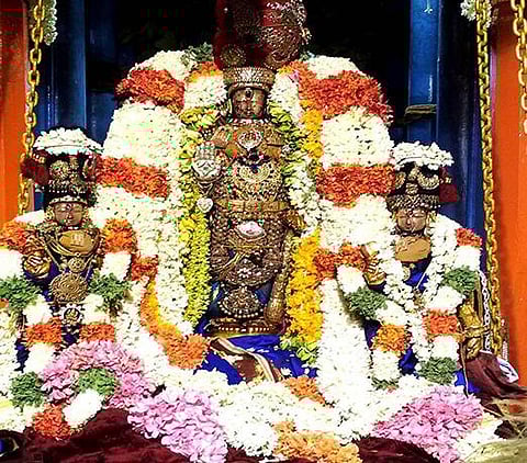 காஞ்சி வரதராஜ பெருமாள் கோயில் தேரோட்டம்: ஆயிரக்கணக்கில் பொதுமக்கள் தரிசனம்