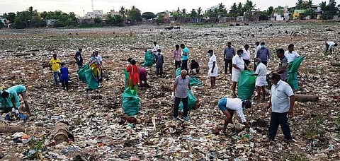 குரோம்பேட்டை அருகே நெமிலிச்சேரி ஏரி தூய்மை பணியில் பொதுமக்கள் குவிந்தனர்