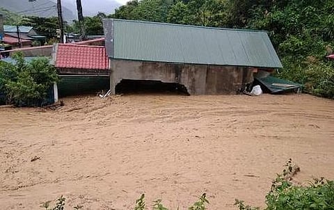 வியட்நாம் வெள்ளத்தில் சிக்கி 15 பேர் பலி