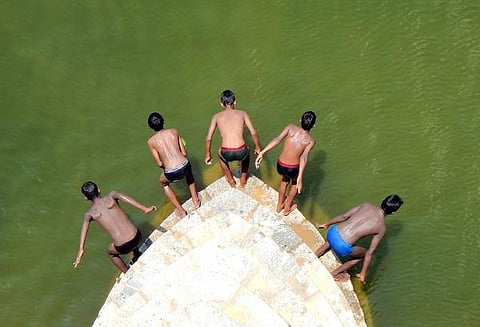 பேசும் படம்: பயணங்கள் முடிவதில்லை