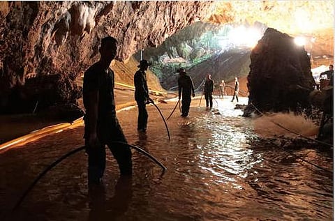 தாய்லாந்து குகையில் உள்ள 8 சிறுவர்களை மீட்க அடுத்தகட்டப் பணி தொடக்கம்