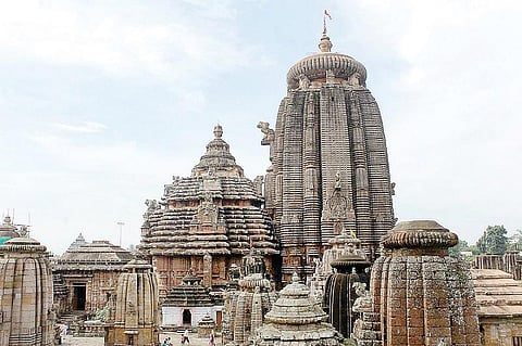 வில்வமும் துளசியும் இணைந்த பூக்குடலை