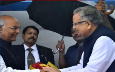 பழங்குடி பெண்ணின் ரிக்ஷாவில் சவாரி செய்த குடியரசுத் தலைவர்