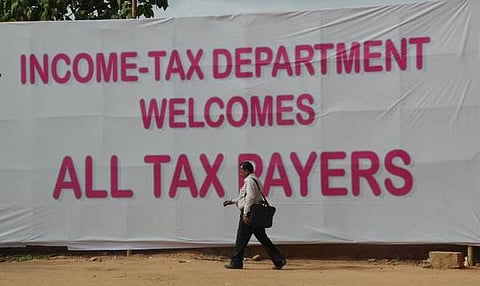 வருமான வரி ஏய்ப்பு பற்றி தகவல் அளிப்பவர்களின் பெயர் சட்டரீதியாகப் பாதுகாக்கப்படும்; தகவல் அறியும் உரிமை சட்டத்தின் மூலமும் அவர்கள் பெயரை அறிய முடியாது: வருமானவரித் துறை அதிகாரிகள் தகவல்