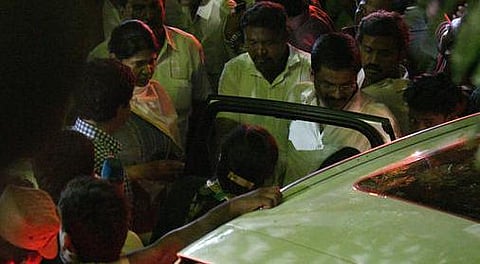 கருணாநிதி நலமாக இருக்கிறார்: கனிமொழி