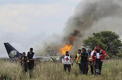 மெக்சிகோவில் விமானம் விபத்து: உயிர் தப்பிய 101 பயணிகள்