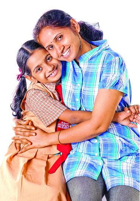 அழகிய கண்ணே: டீச்சருக்கு என்னைப் பிடிக்குமா?