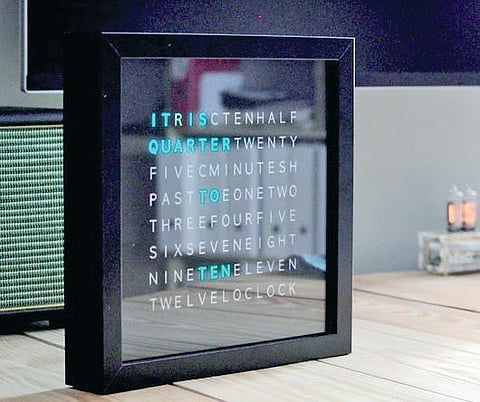 பொருள் புதுசு: எழுத்து கடிகாரம்