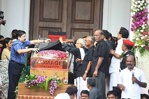 ‘என்றும் மறையாதவர்’ - கருணாநிதிக்கு கி.வீரமணி அஞ்சலி