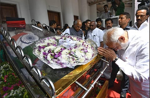 சமூக நீதிக்காக வாழ்நாளை அர்ப்பணித்தவர் கருணாநிதி: பிரதமர் மோடி ட்விட்டரில் தமிழில் இரங்கல்