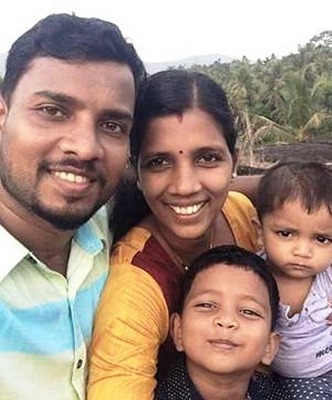 உயிர்த் தியாகம் செய்த மனைவி; முதல்மாத ஊதியத்தைக் கொடுத்த கணவர்: கேரளாவில் நெகிழ்ச்சி சம்பவம்