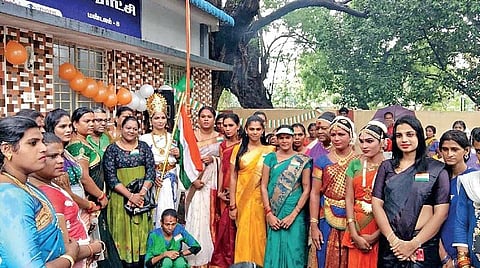 வண்ணங்கள் ஏழு 18: அன்புக்கு இவர்கள் அடிமை!