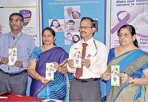 புற்றுநோய் சிகிச்சைக்கான கேன்சர் பாலிசி விற்பனையில் எல்ஐசி தென்மண்டல அலுவலகம் அகில இந்திய அளவில் முதலிடம்:
குடும்பத்துக்கு பொருளாதார பாதுகாப்பு கிடைக்க நடவடிக்கை